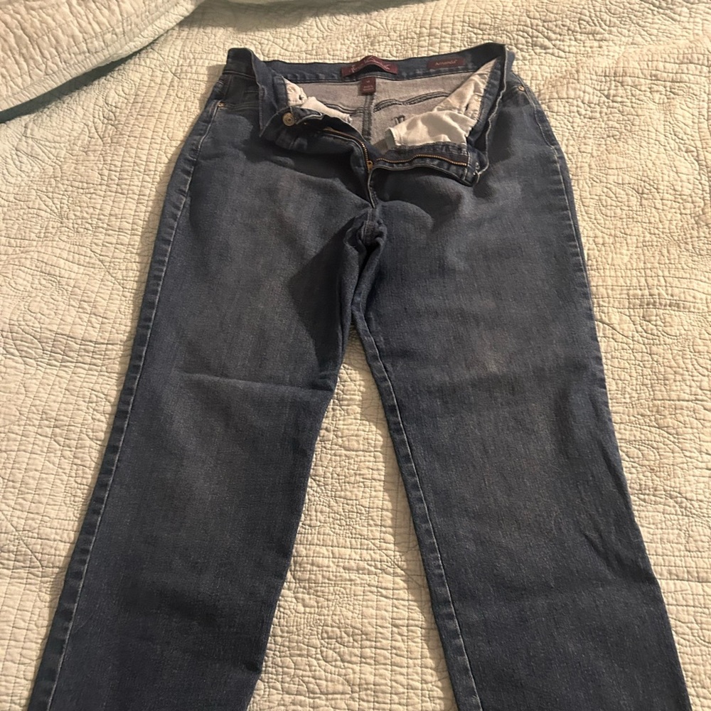 Gloria Vanderbilt straight leg jeans